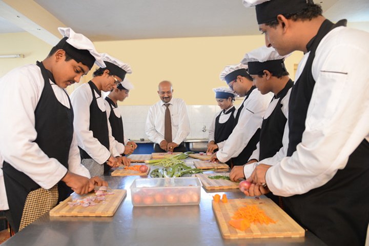 https://cache.careers360.mobi/media/colleges/social-media/media-gallery/16462/2018/12/11/Vegetable Cutting Section of Shree Devi College of Hotel Management Mangalore_Labratory.jpg